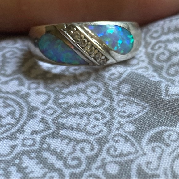 Jewelry - 925 Sterling Silver Opal inlay ring size 8